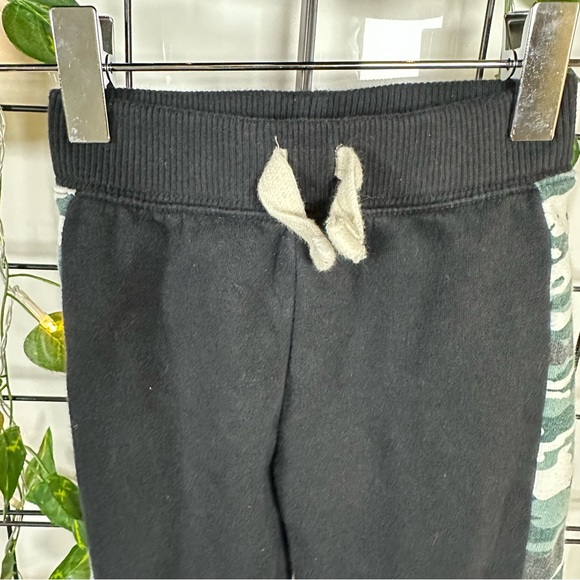 The Children's Place Green/Black/White Camo Sweater Matching Set 2T (Boy) - Picture 8 of 16